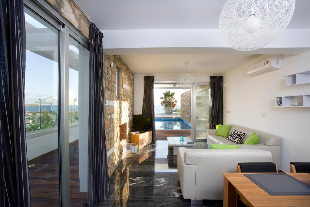 Paradise Cove Luxurious Willa